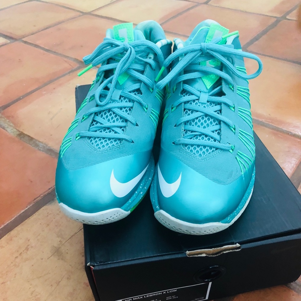 Air Max Lebron X Low Sneakers